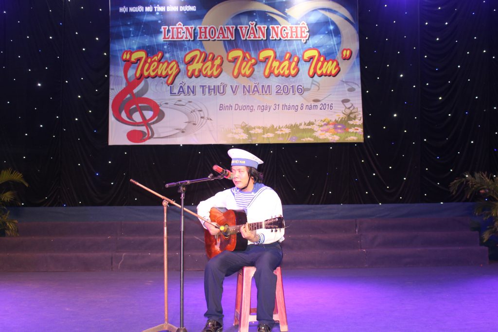Người mù tham gia liên hoan "Tiếng hát từ trái tim" lần thứ V (2016)