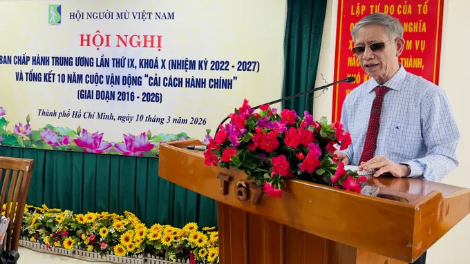 Chủ tịch Hội Người mù Việt Nam Phạm Viết Thu phát biểu tại hội nghị.