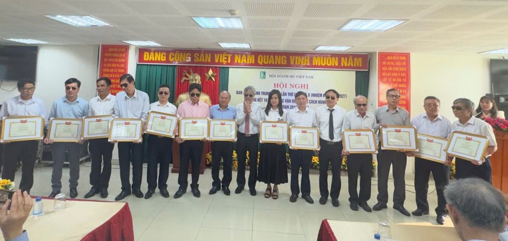 Trung ương Hội trao bằng khen cho các tỉnh/thành Hội 